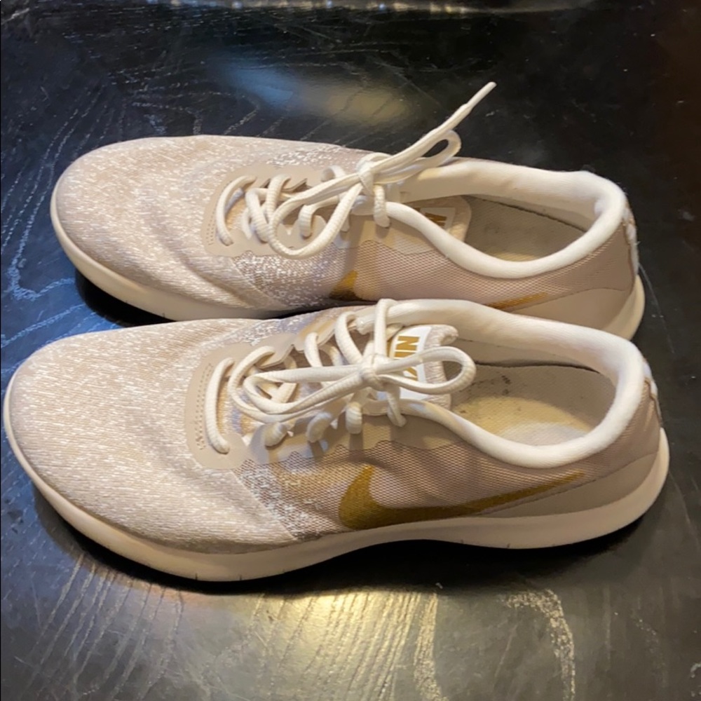 Women’s size 11 Nike shoes